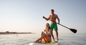 Nasledujúce leto choďte k vode jedine s paddleboardom