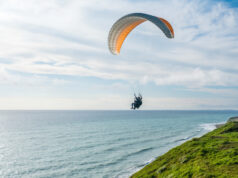 Paragliding je úžasný všade, ale nad morom o niečo viac